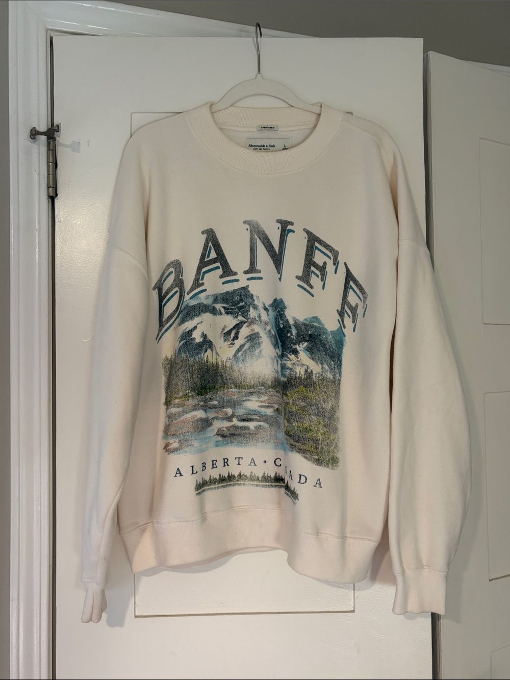 Abercrombie Banff Graphic Crewneck Sweatshirt - Cream